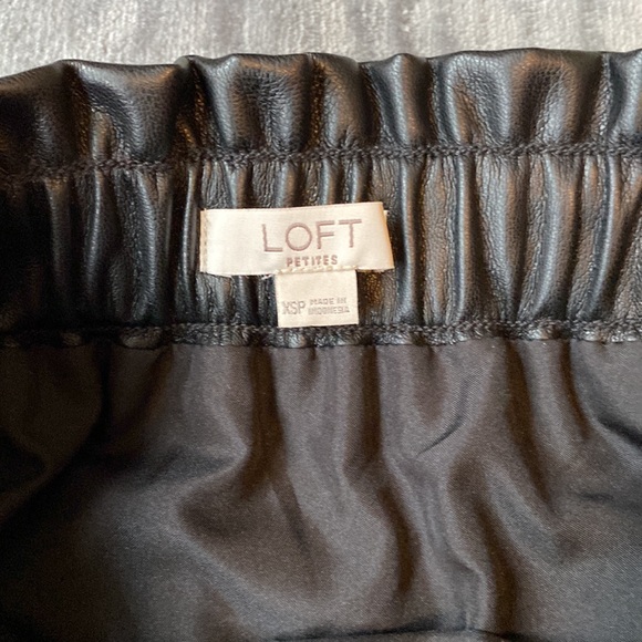 LOFT Black Imitation Leather Mini-Skirt - Picture 4 of 9
